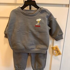 NWT Peanuts Gray Sweatpants & Joggers Set